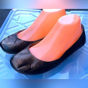 Born N17323 Women's Brown sneak Printed Ballet Slip On Shoes Size 39/8